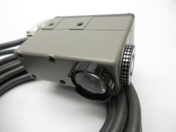 OMRON E3ML-M8E4G 10-30VDC NSNP