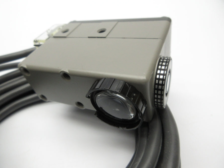 OMRON E3ML-M8E4G 10-30VDC NSNP