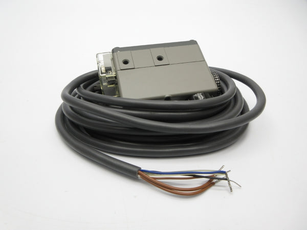 OMRON E3ML-M8E4G 10-30VDC NSNP
