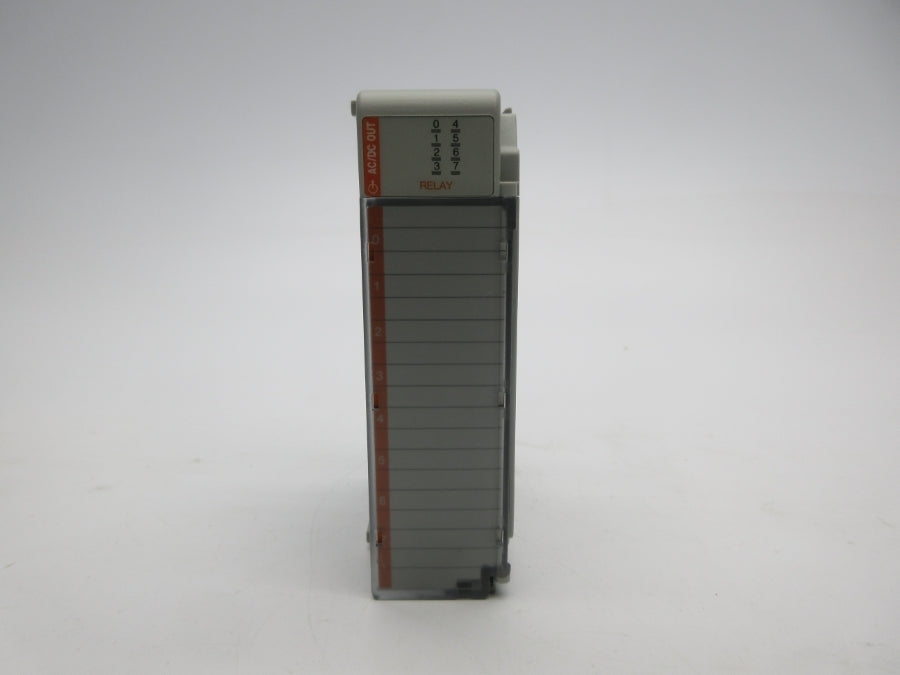 ALLEN BRADLEY 1769-OW8 SER. B F/W 3.1 24VDC 0.1A NSMP
