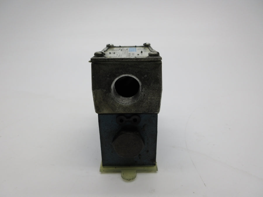 VICKERS DG4V-3-2B-M-W-B-40 989609 5000PSI UNMP