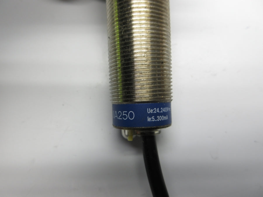 TELEMECANIQUE XS1M18MA250 24-240V NSNP