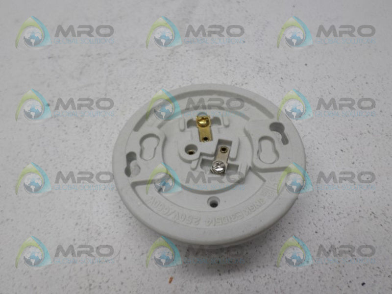 BUILDERS CHOICE XH507B PORCELAIN LAMPHOLDER NSMP