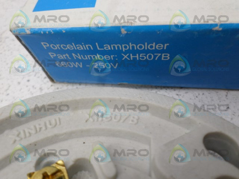 BUILDERS CHOICE XH507B PORCELAIN LAMPHOLDER NSMP