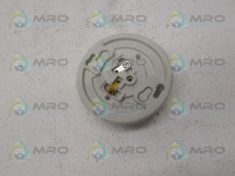 BUILDERS CHOICE XH507B PORCELAIN LAMPHOLDER NSNP