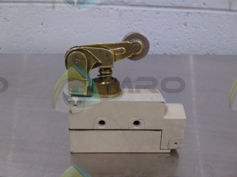 OMRON ZE-QA2-2 LIMIT SWITCH UNMP