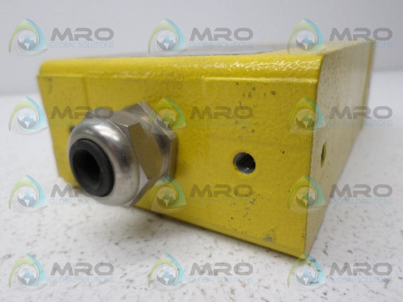 SICK WSU26/2-220 PHOTOELECTRIC SENSOR UNMP