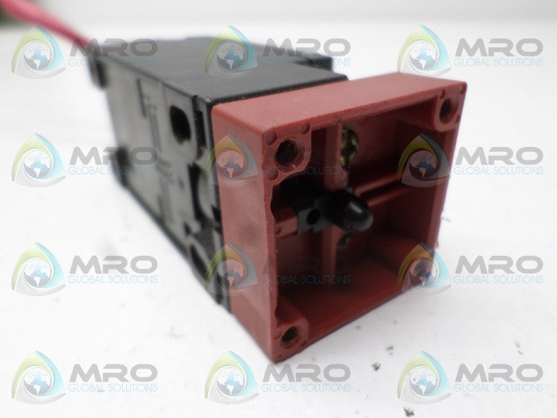 OMRON D4DS-35FS DOOR SWITCH (AS PICTURED) UNMP