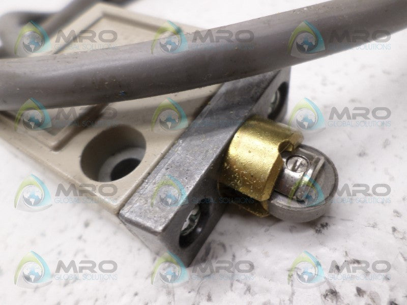 OMRON D4C-1902 LIMIT SWITCH UNMP