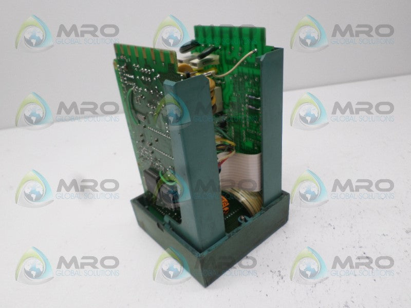 HONEYWELL DC2005-1-0000-0000-00-0111 TEMPERATURE CONTROLLER (AS PICTURED) UNMP