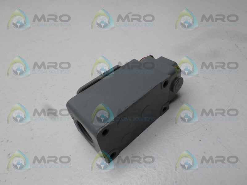 CUTLER HAMMER 10316H187 LIMIT SWITCH  UNMP