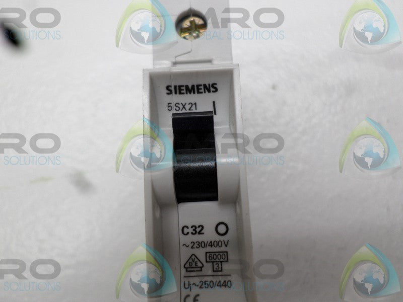 SIEMENS 5SX2132-7 CIRCUIT BREAKER 32A  UNMP