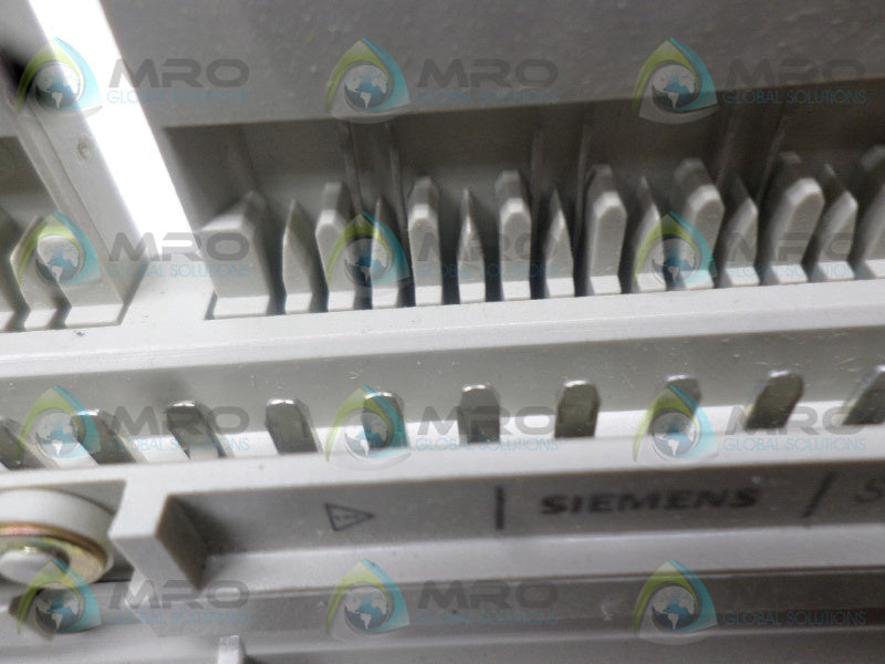 SIEMENS SIMATIC S5 6ES5454-4UA13 OUTPUT MODULE  UNMP