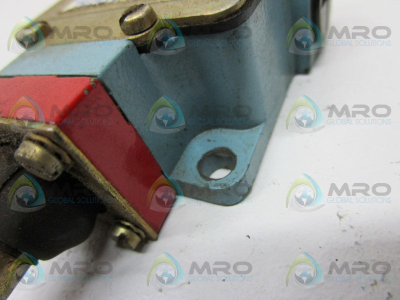 TELEMECANIQUE XCK-M1D10 LIMIT SWITCH  UNMP