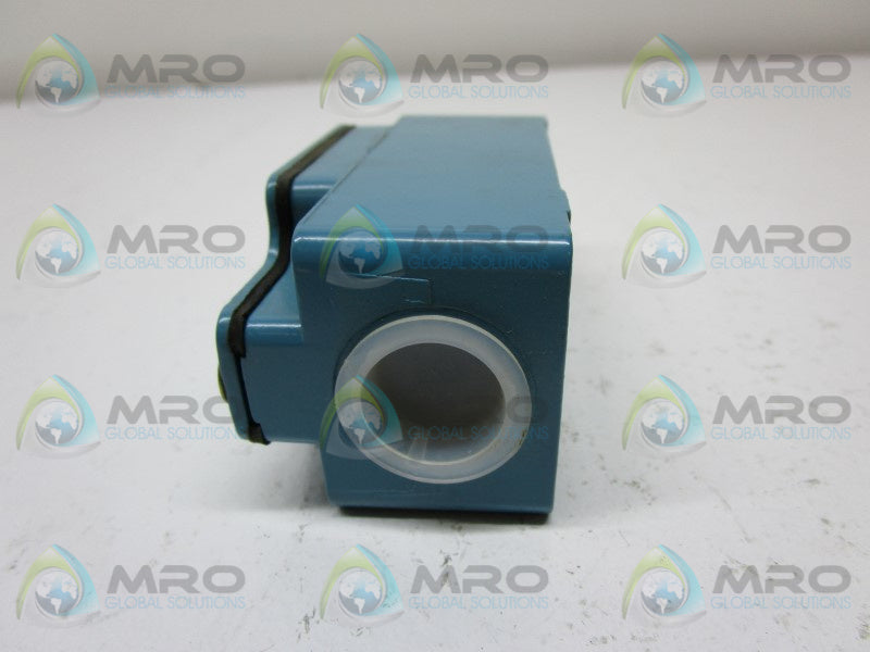 HONEYWELL GLAC01C 186-8194 LIMIT SWITCH  NSNP