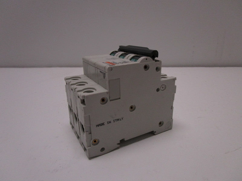 MERLIN GERIN 25677 C60HC-C40 CIRCUIT BREAKER 40A  UNMP