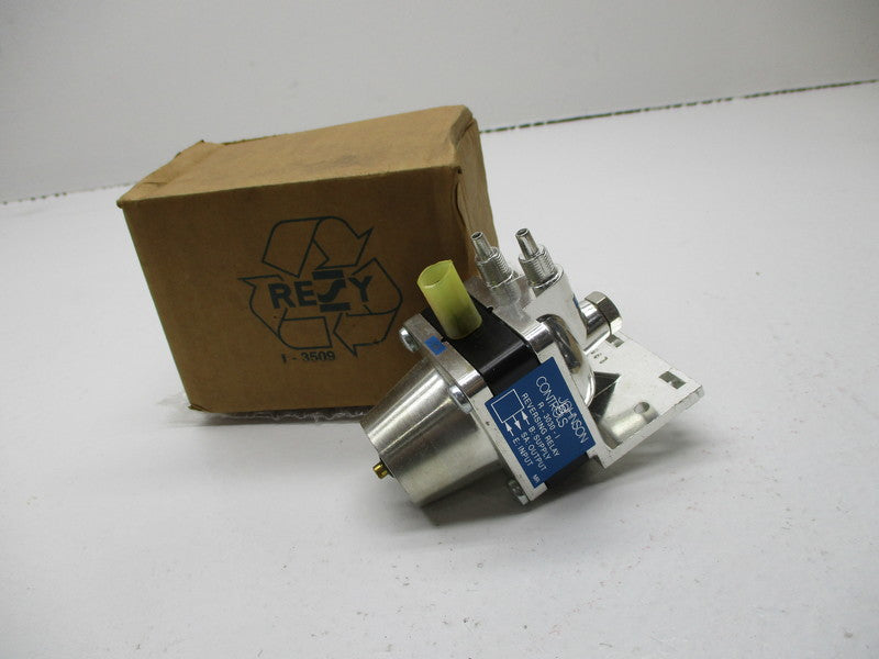JOHNSON CONTROLS R-3030-1 REVERSING RELAY *NEW IN BOX*