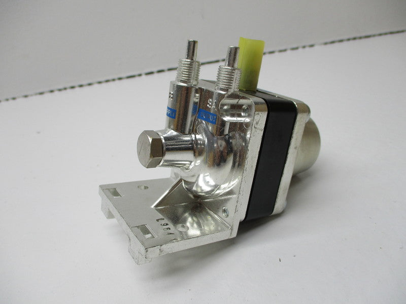 JOHNSON CONTROLS R-3030-1 REVERSING RELAY *NEW IN BOX*