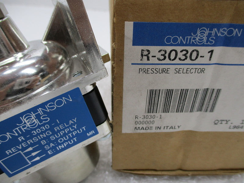 JOHNSON CONTROLS R-3030-1 REVERSING RELAY *NEW IN BOX*