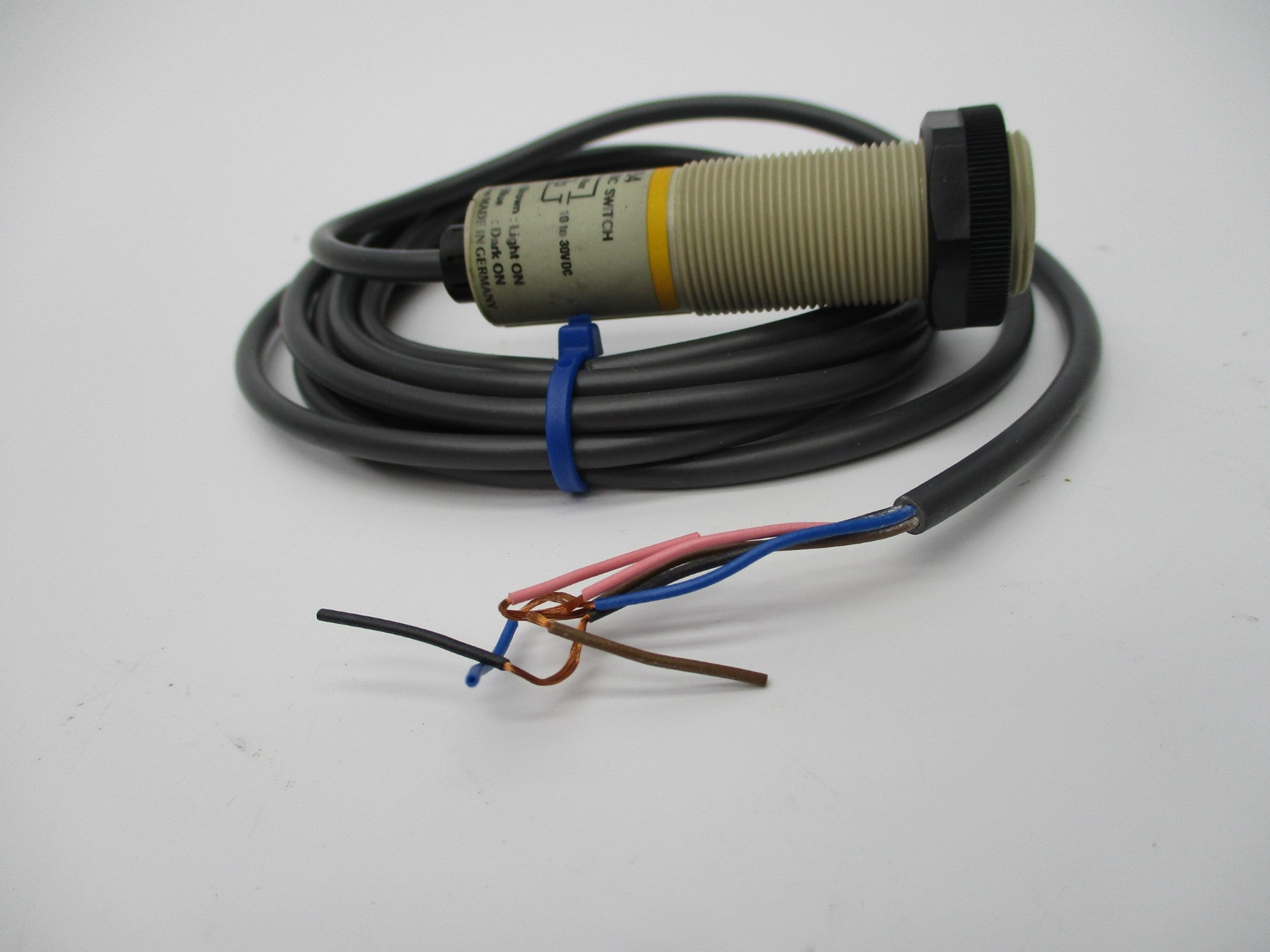 OMRON E3F2-3DB4 10-30VDC NSNP