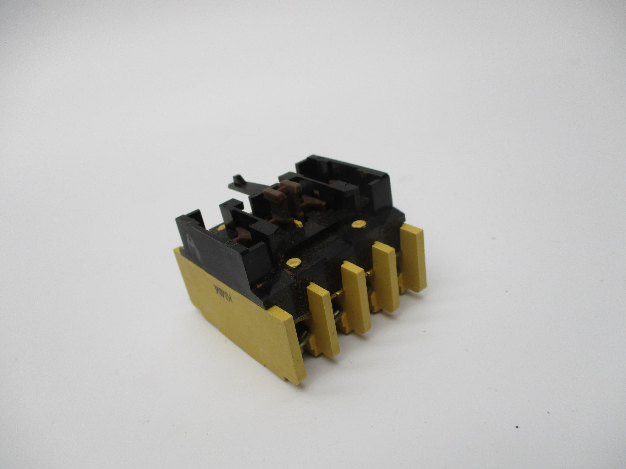 ALLEN BRADLEY 195-FA22 SER. A 600VAC 1.2A (BK/YL) NSMP