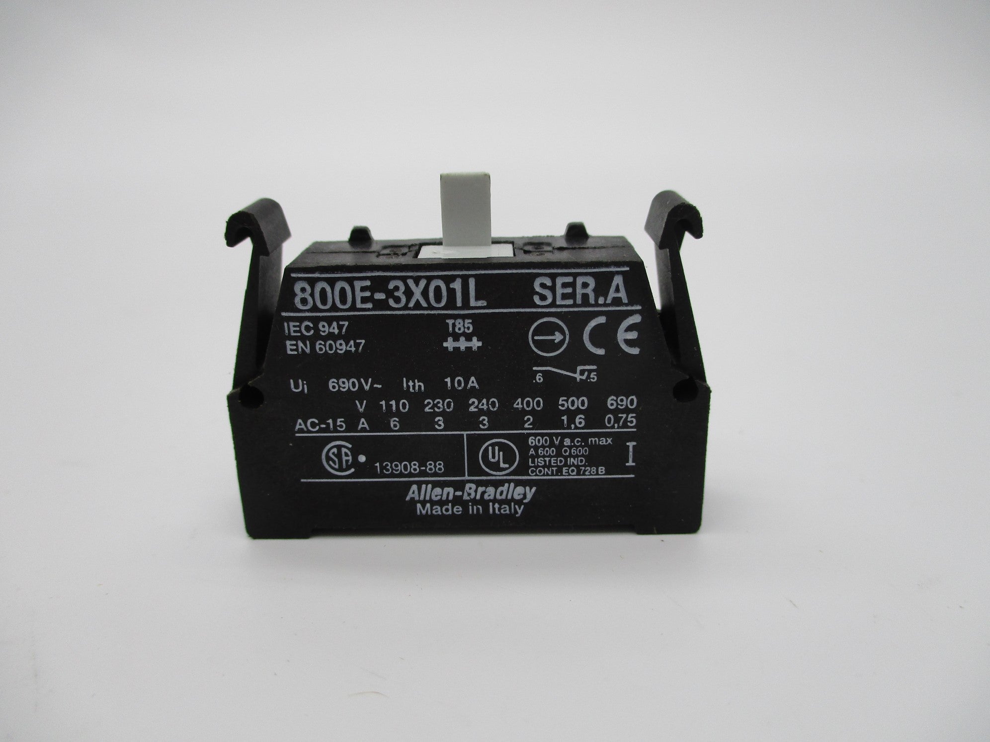 ALLEN BRADLEY 800E-3X01L SER. A 600VAC 10A NSNP