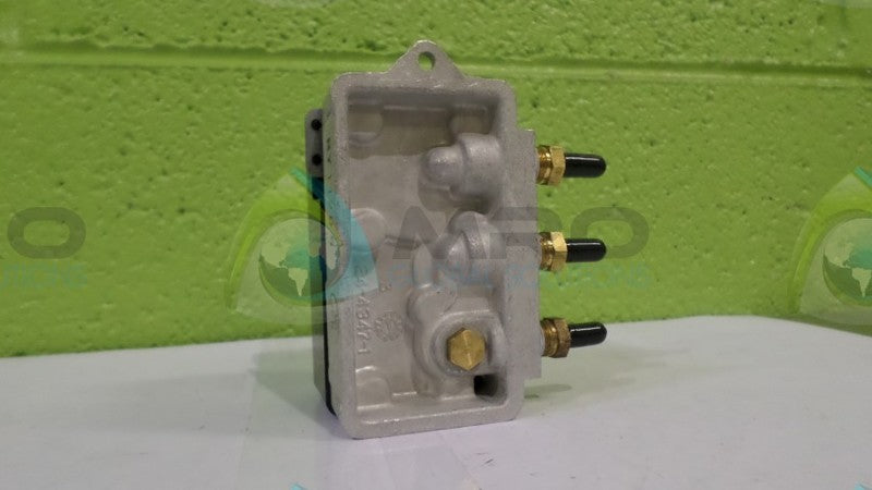 JOHNSON CONTROLS C-9506-1 AIR SWITCHING CUMULATOR NSMP
