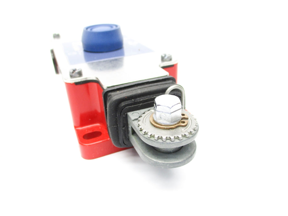 TELEMECANIQUE XY2CH13270 240V 3A NSNP