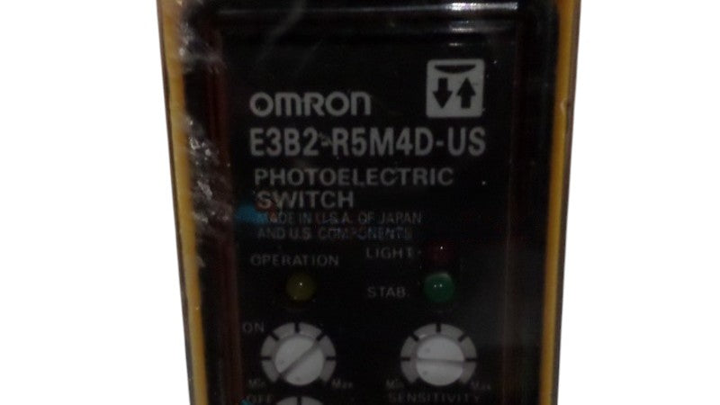 OMRON E3B2-R5M4D-US PHOTOELECTRIC SWITH UNMP