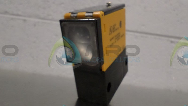 OMRON E3B2-R5M4D-US PHOTOELECTRIC SWITH UNMP