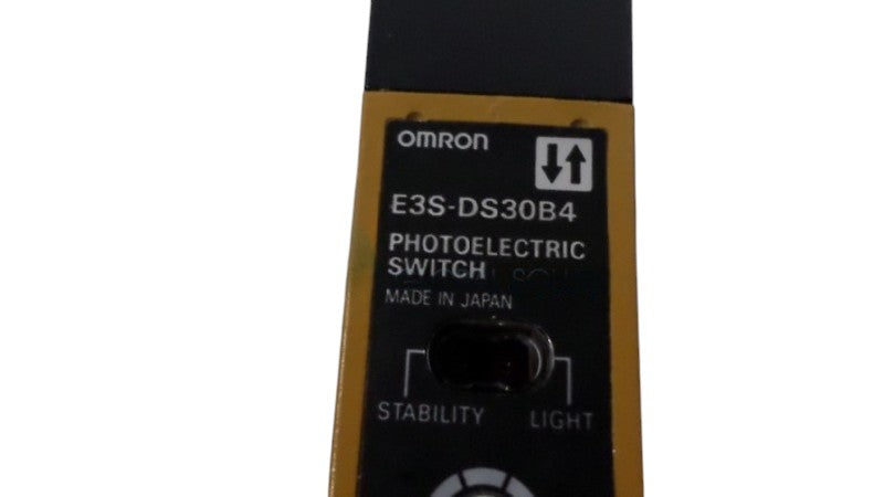 OMRON E3S-DS30B4 PHOTOELECTRIC SWITCH UNMP