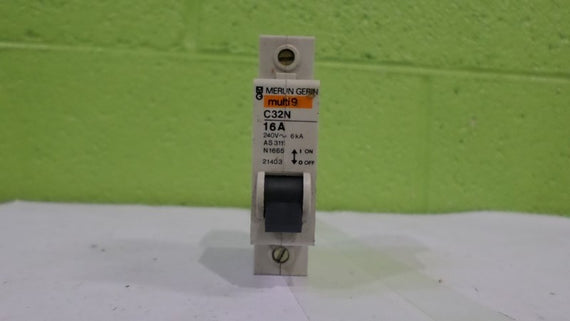 MERLIN GERIN 21403 CIRCUIT BREAKER 16A  UNMP