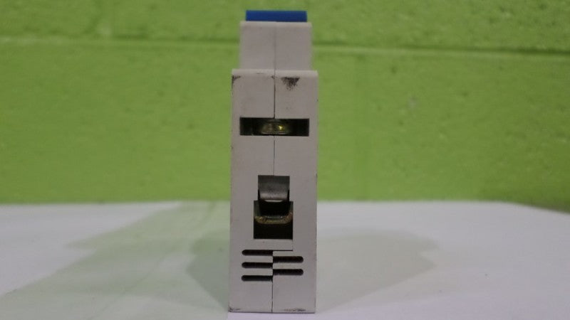 SCHRACK C2 2A 230/400V CIRCUIT BREAKER UNMP