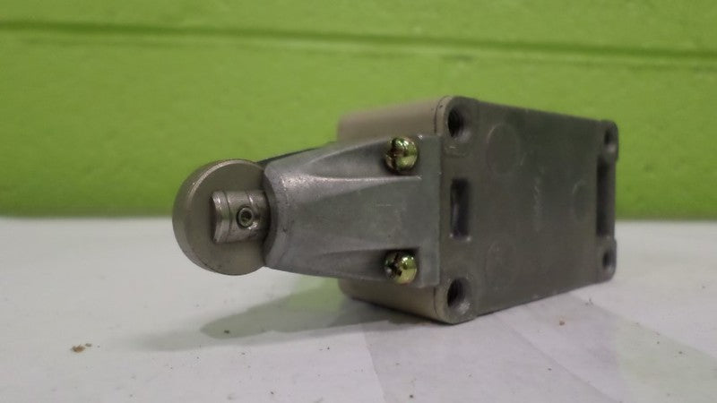 OMRON WLD2-Y LIMIT SWITCH 10A UNMP