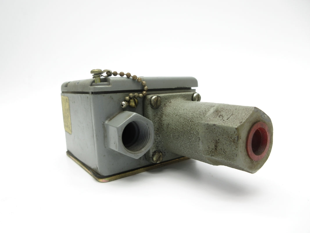 SQUARE D 9012ADW3 SER. B 600VAC 8A 135-1000PSI UNMP