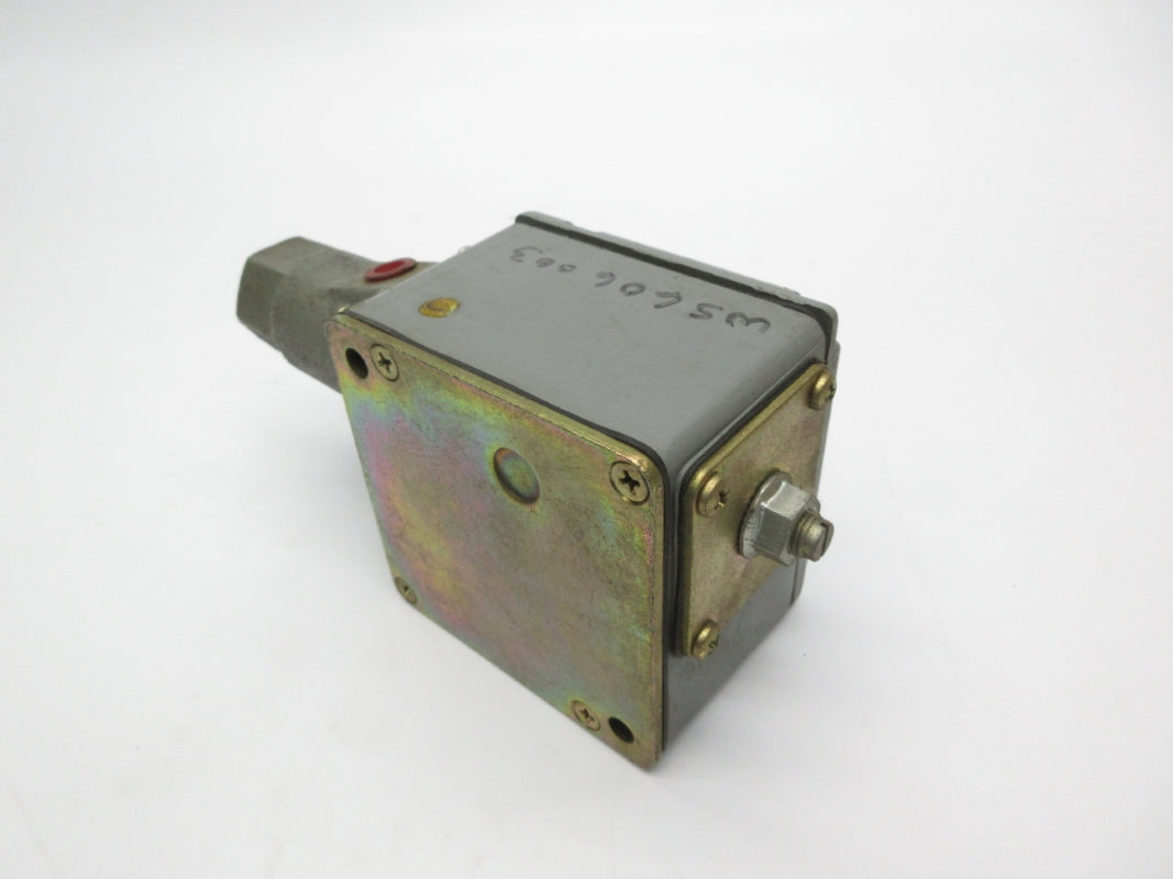 SQUARE D 9012ADW3 SER. B 600VAC 8A 135-1000PSI UNMP