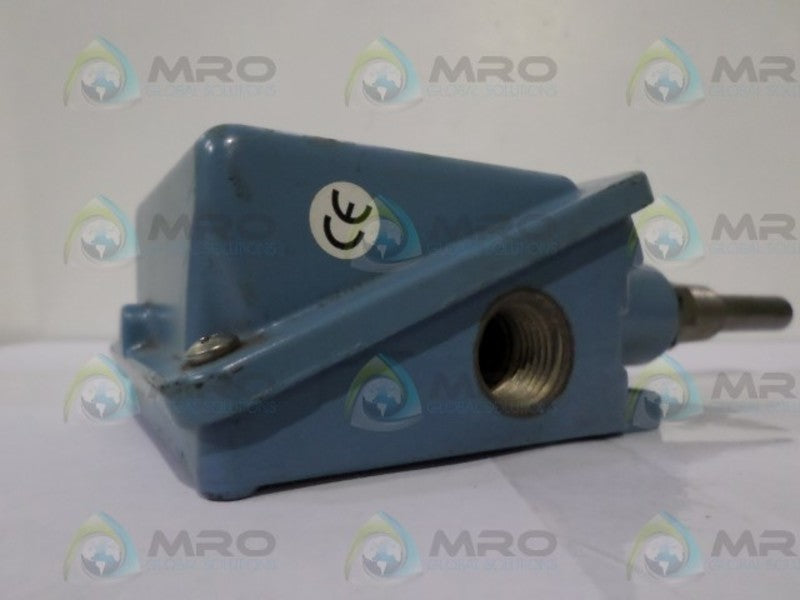 UNITED ELECTRIC B100-91070 TEMPERATURE CONTROLLER UNMP