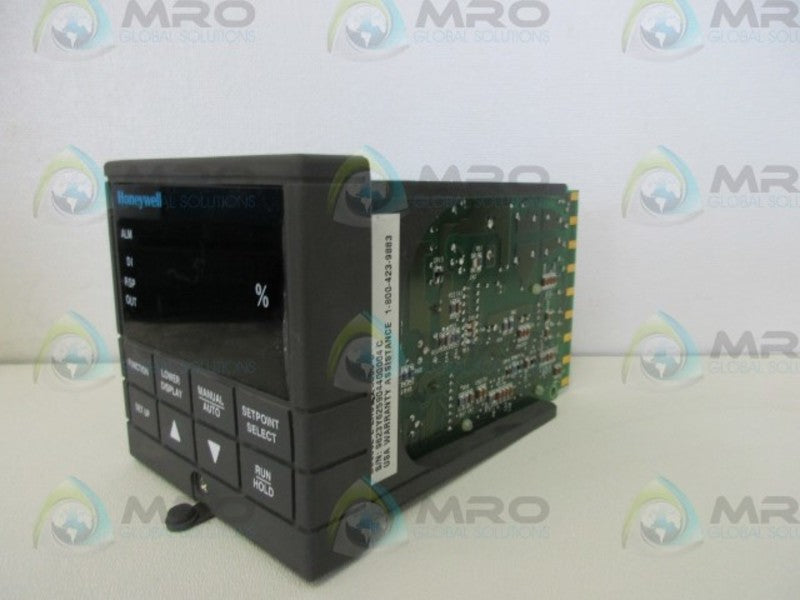 HONEYWELL DC300E-E-2A0-22-0000-0 TEMPERATURE CONTROLLER   UNMPX
