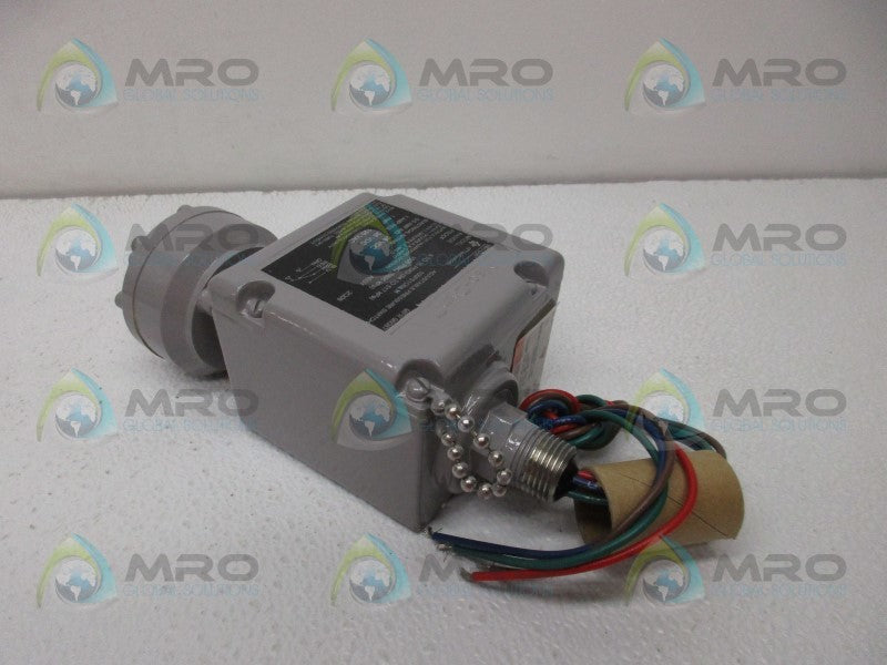 IFF 100P51C6AM PRESSURE SWITCH 5-75PSIG  NSMP