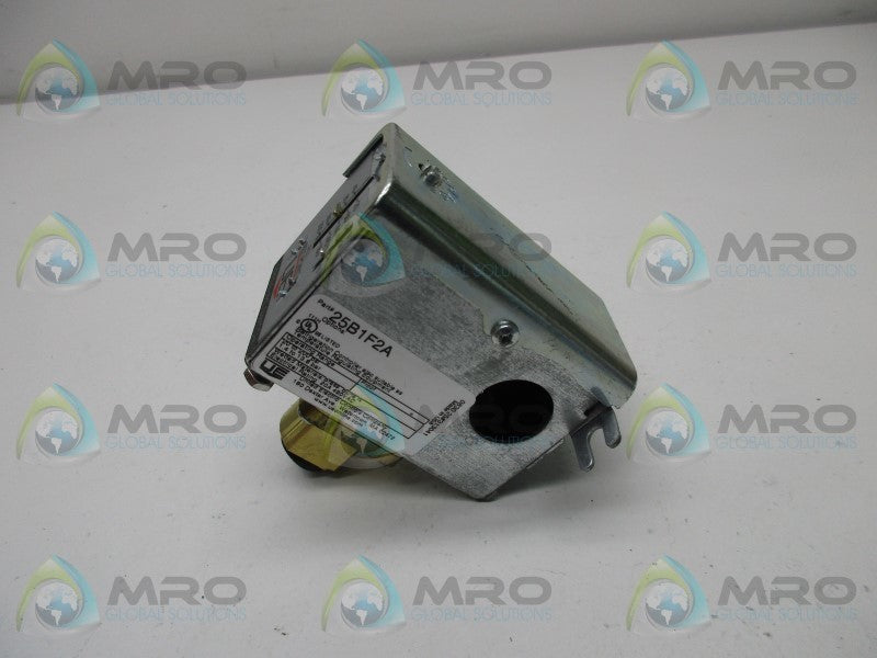 UNITED ELECTRIC 25B15F2A TEMPERATURE SWITCH  NSNP