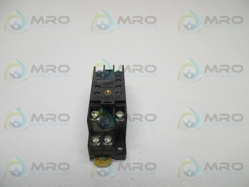 OMRON PYF08A-K3FM SOCKET RELAY  UNMP