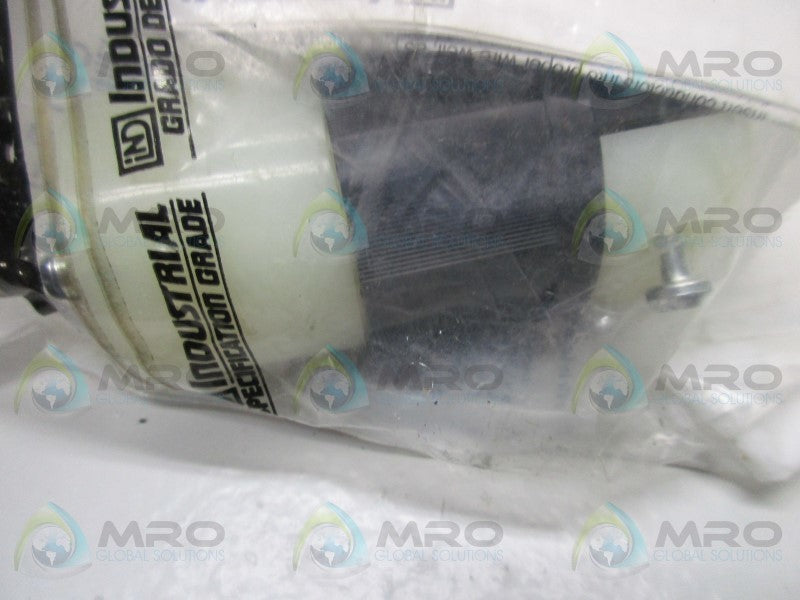 LEVITON 8219-C PLUG  NSMP