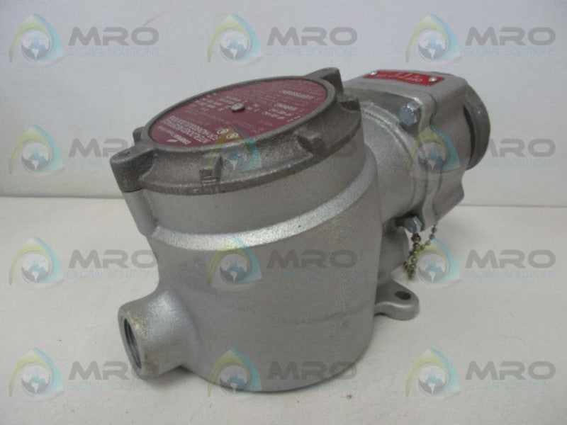 COOPER CROUSE FSQC233S1 EXPLOSION PROOF SLEEVE RECEPTACLE  NSMP