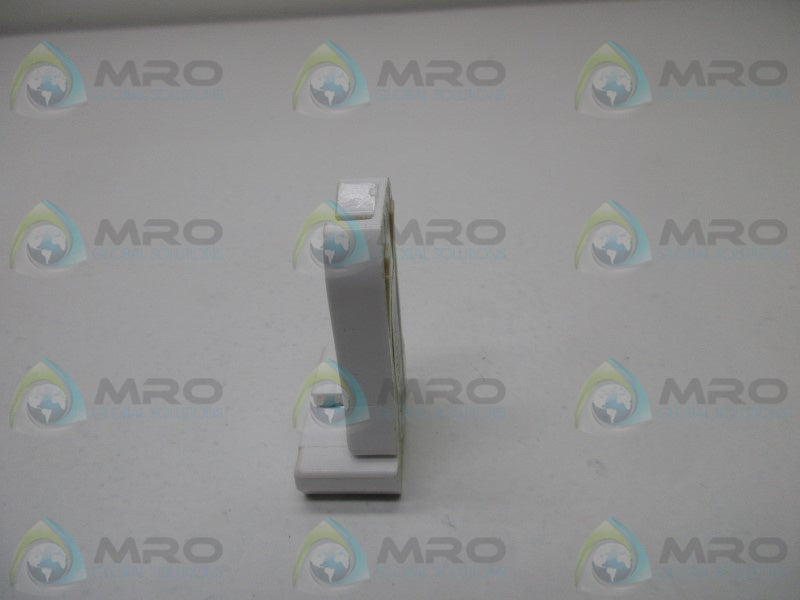 LEVITON 104-13057 FLUORESCENT LAMP HOLDER  NSNP