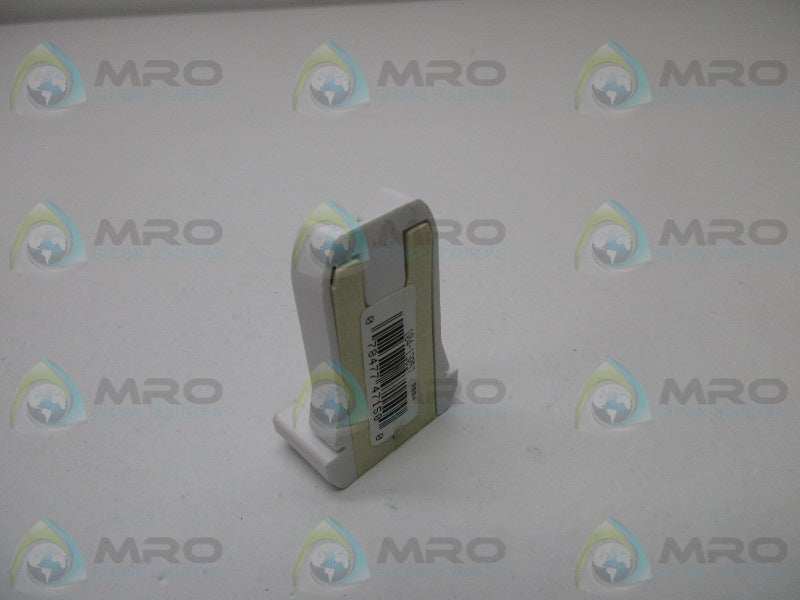 LEVITON 104-13057 FLUORESCENT LAMP HOLDER  NSNP