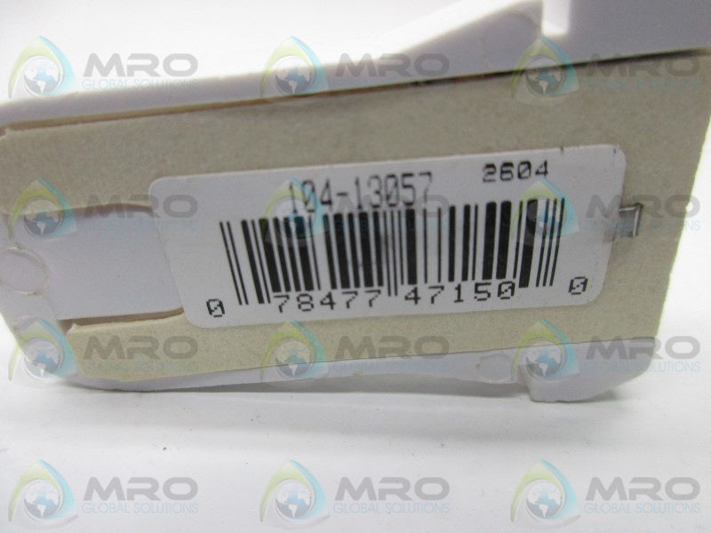 LEVITON 104-13057 FLUORESCENT LAMP HOLDER  NSNP