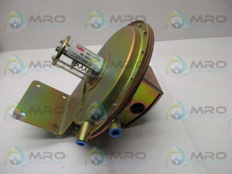 DWYER 1640-2 PRESSURE SWITCH  NSMP