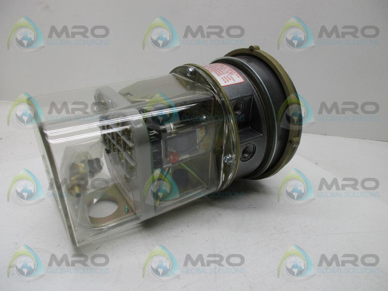 DWYER 3004C PHTOTOHELIC PRESSURE GAUGE  NSMP