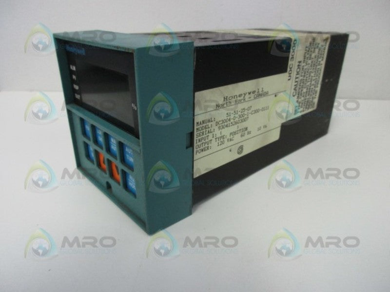 HONEYWELL DC3004-0-300-1-C300-0111 TEMPERATURE CONTROLLER  UNMP