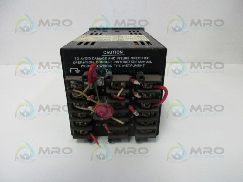 HONEYWELL DC3004-0-300-1-C300-0111 TEMPERATURE CONTROLLER  UNMP